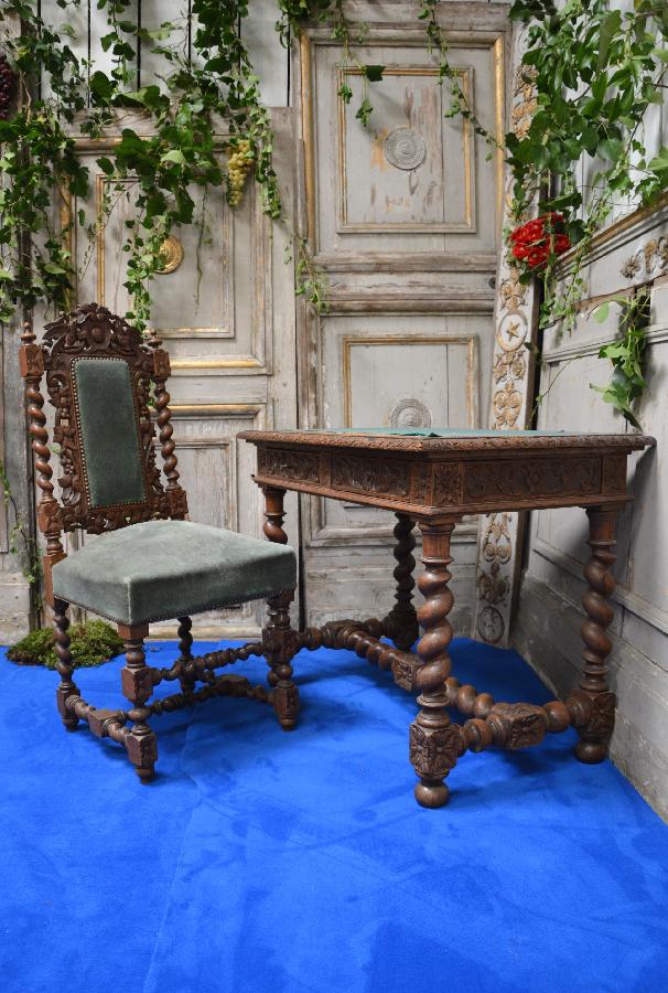 petit bureau a restaurer avec sa chaise FAE454