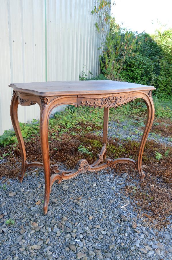 petite table de milieu de style louis xv FAE589