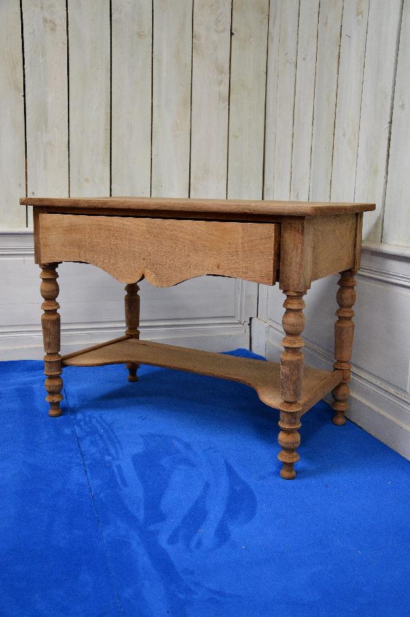 table en chene brut avec 1 tiroir FAE485