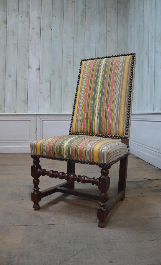 chaise basse en noyer FAE107