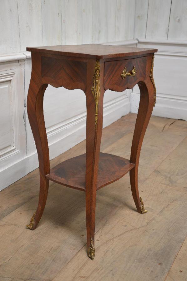 petite table en marqueterie FAE101