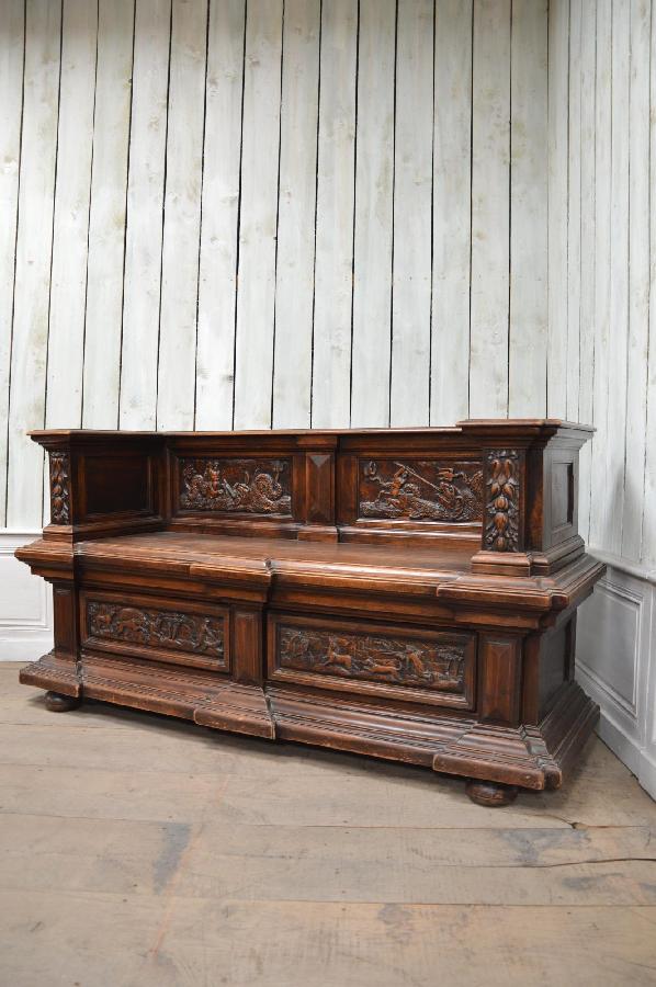 banc en noyer sculpte FAE179
