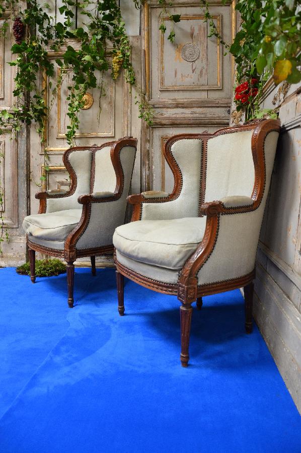 pair of walnut armchairs FAE451
