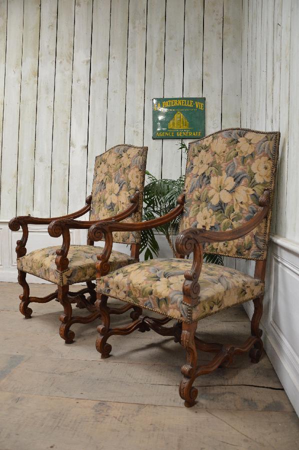 pair of walnut armchairs louis xiii style FAE349