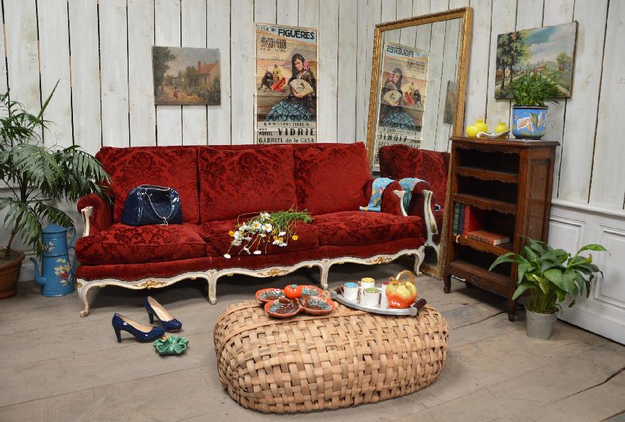 stage with red sofa FAE380